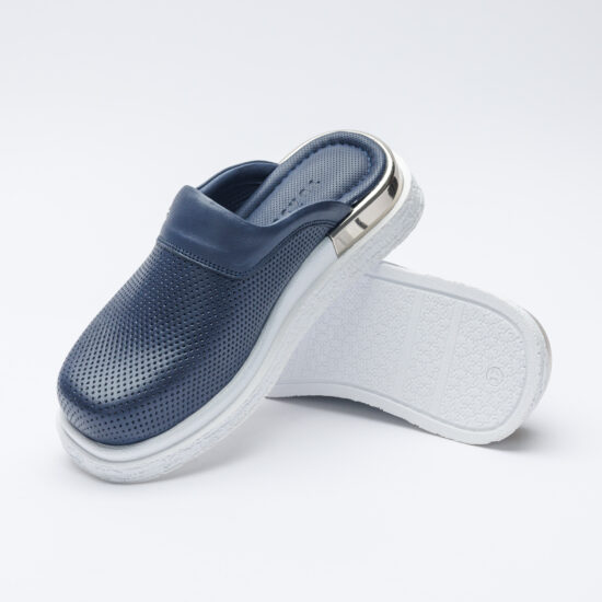 Zuecos cerrados cómodos de piel azul marino | TUASOLEA