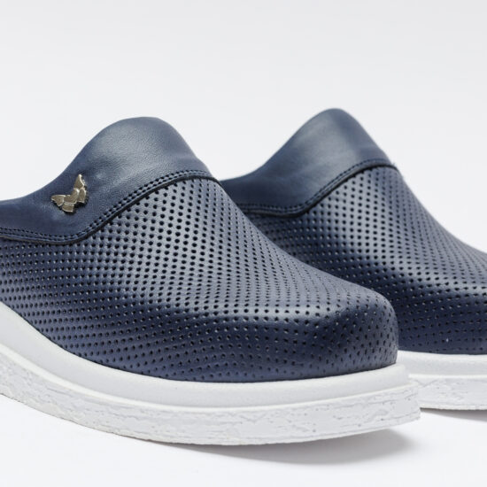 Zuecos cerrados cómodos de piel azul marino | TUASOLEA