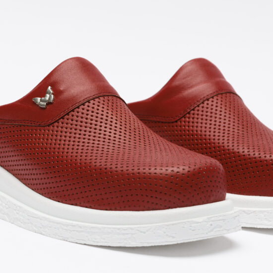 Zuecos cerrados cómodos de piel rojos | TUASOLEA