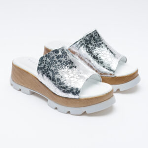 Zuecos de vestir plateados para mujer de piel con plataforma Sandalias mujer y chanclas Monocromáticos