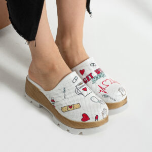 Zuecos cerrados estampados de piel con plataforma efecto madera Zuecos con plataforma mujer Sanitarios