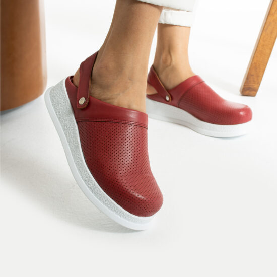 Zuecos antideslizantes de piel para trabajo con tira trasera | TUASOLEA