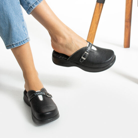 Zuecos de trabajo cómodos de piel natural en negro | TUASOLEA