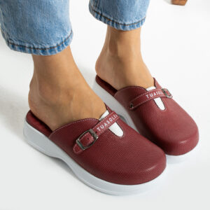 Zuecos de trabajo cómodos de piel natural en rojo Zuecos sanitarios mujer Monocromáticos