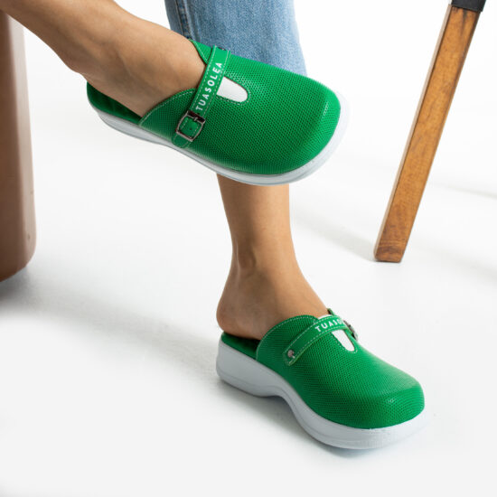 Zuecos de trabajo cómodos de piel natural en verde | TUASOLEA