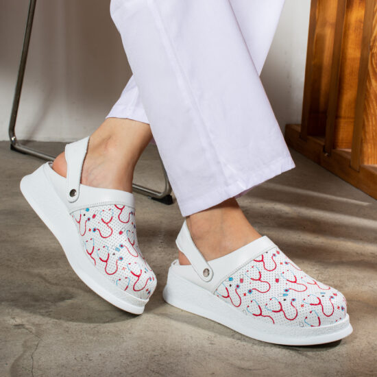 Zuecos sanitarios antideslizantes de piel con tira trasera | TUASOLEA