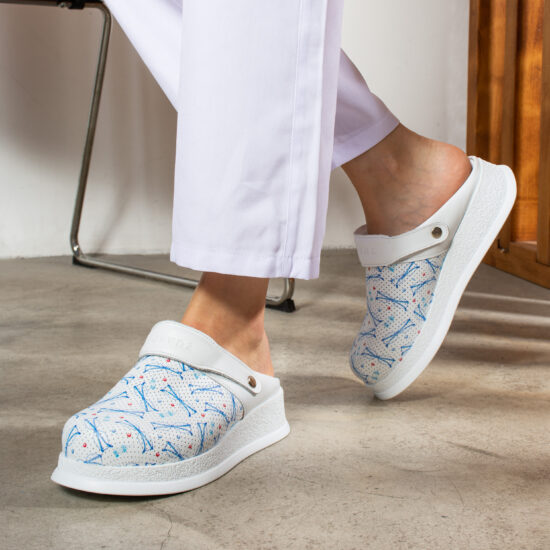 Zuecos sanitarios antideslizantes de piel con tira trasera | TUASOLEA