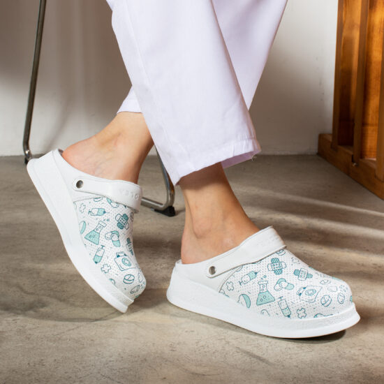 Zuecos sanitarios antideslizantes de piel con tira trasera | TUASOLEA