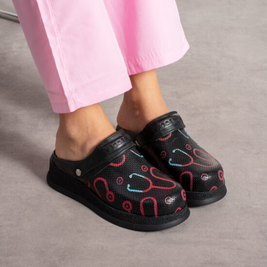 Zuecos sanitarios antideslizantes de piel con tira trasera | TUASOLEA