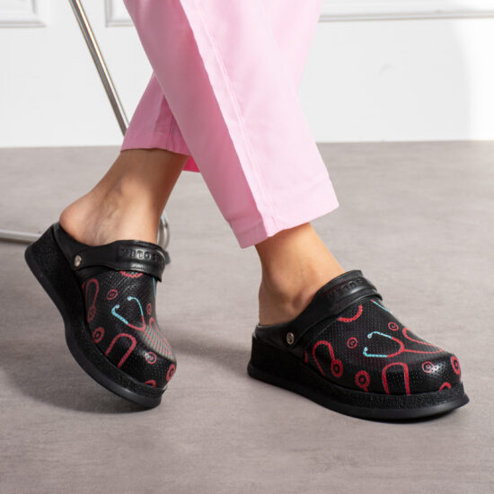 Zuecos sanitarios antideslizantes de piel con tira trasera | TUASOLEA