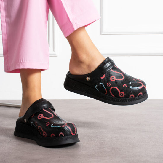 Zuecos sanitarios antideslizantes de piel con tira trasera | TUASOLEA