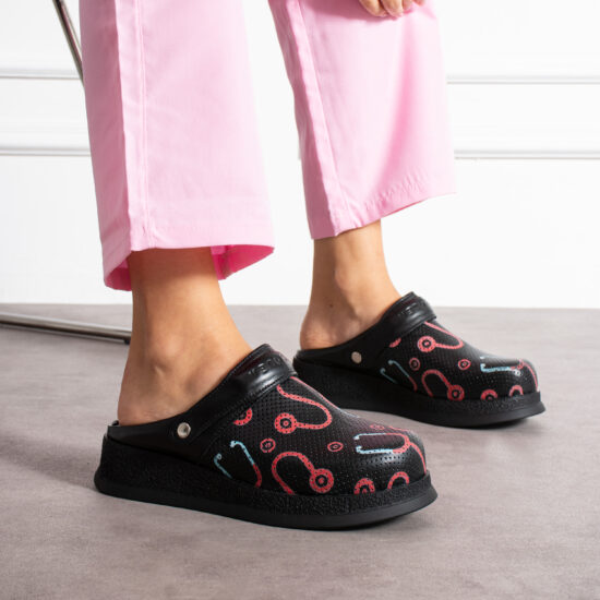 Zuecos sanitarios antideslizantes de piel con tira trasera | TUASOLEA