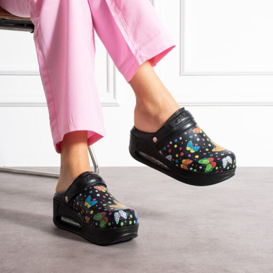 Zuecos de trabajo negros de piel con plataforma y tira trasera | TUASOLEA