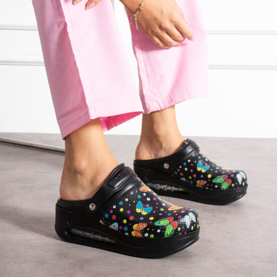 Zuecos de trabajo negros de piel con plataforma y tira trasera | TUASOLEA