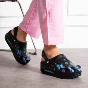 Zuecos de trabajo negros de piel con plataforma y tira trasera Zuecos con plataforma mujer Estampados