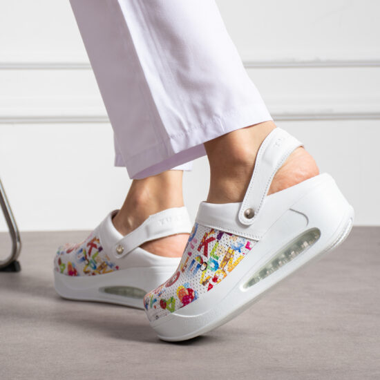 Alternative view of Zuecos de trabajo de piel con plataforma y tira trasera para maestras