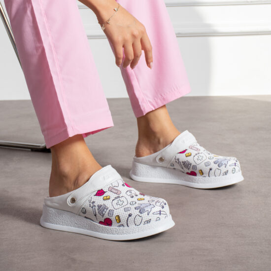 Zuecos sanitarios antideslizantes de piel con tira trasera | TUASOLEA