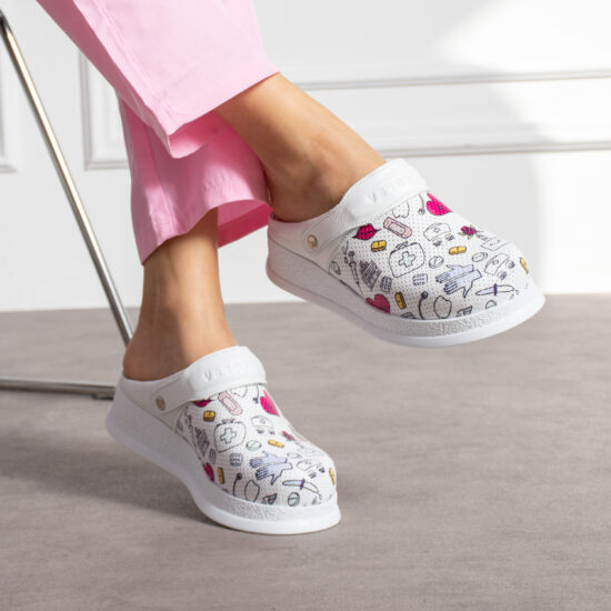 Zuecos sanitarios antideslizantes de piel con tira trasera | TUASOLEA