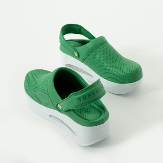 Zuecos de trabajo verdes de piel con plataforma y tira trasera | TUASOLEA