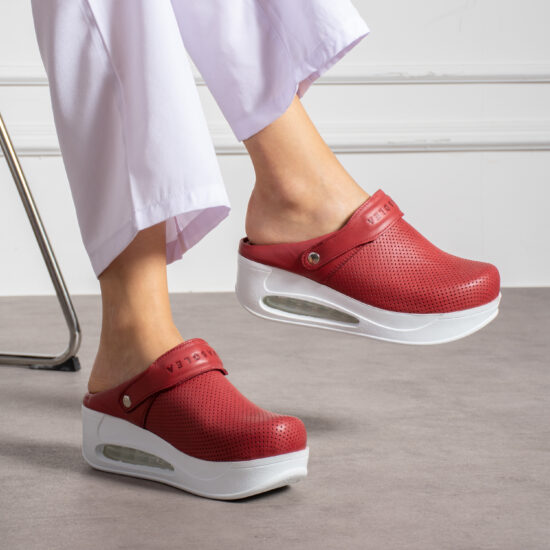 Zuecos de trabajo rojos de piel con plataforma y tira trasera | TUASOLEA