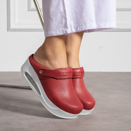 Zuecos de trabajo rojos de piel con plataforma y tira trasera | TUASOLEA