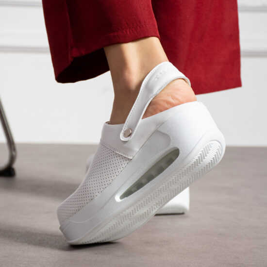 Zuecos sanitarios blancos de piel con plataforma y tira trasera | TUASOLEA