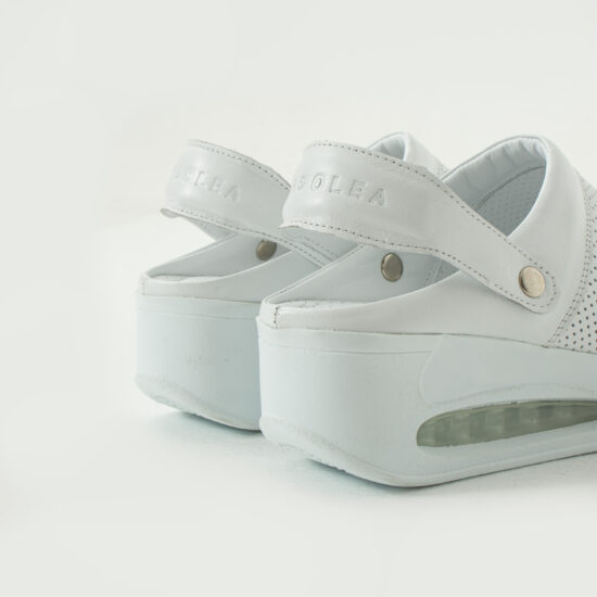 Zuecos sanitarios blancos de piel con plataforma y tira trasera | TUASOLEA