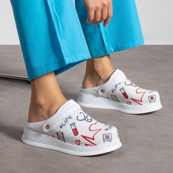 Zuecos sanitarios antideslizantes de piel con tira trasera | TUASOLEA