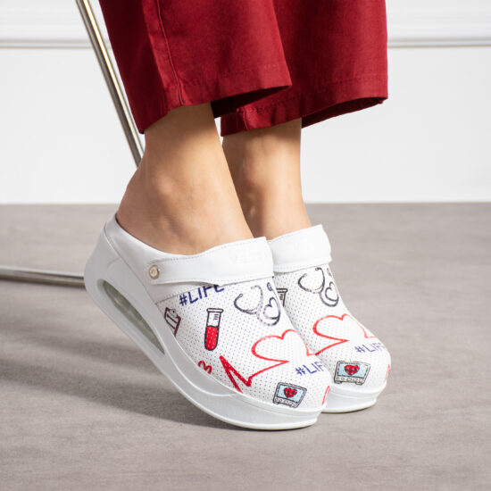 Zuecos sanitarios blancos de piel con plataforma y tira trasera | TUASOLEA