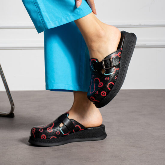 Zuecos sanitarios de piel cómodos y antideslizantes | TUASOLEA