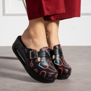 Zuecos sanitarios de piel negra para mujer con plataforma Sin categoría Sanitarios