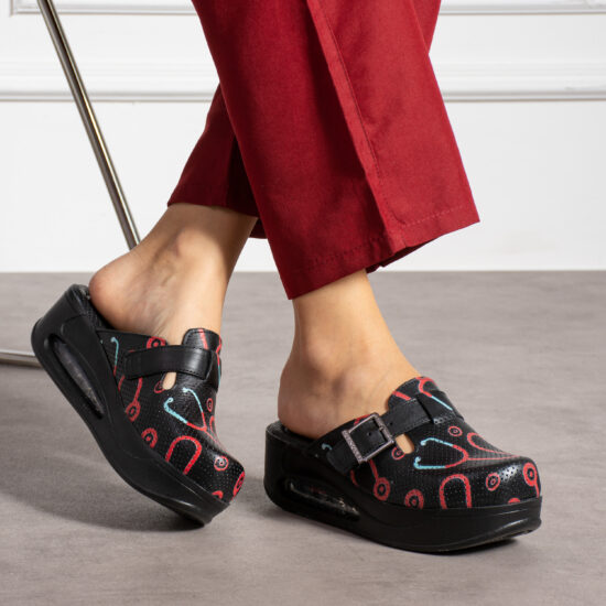 Alternative view of Zuecos sanitarios de piel negra para mujer con plataforma