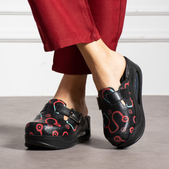 Zuecos sanitarios de piel negra para mujer con plataforma | TUASOLEA