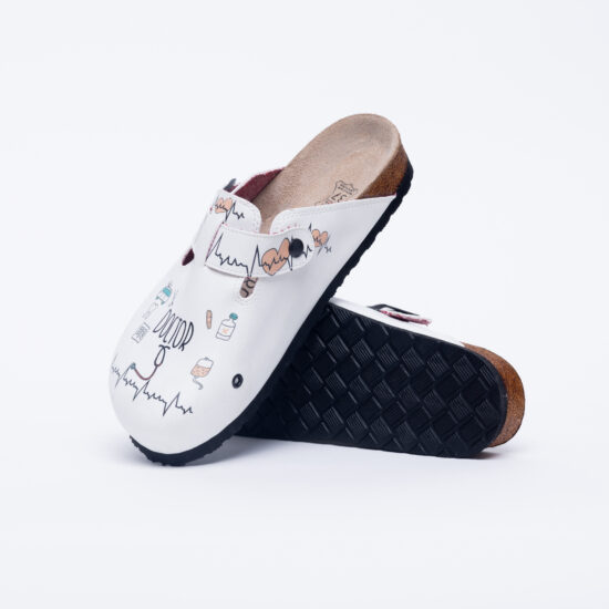 Zuecos sanitarios planos blancos para médicos | TUASOLEA