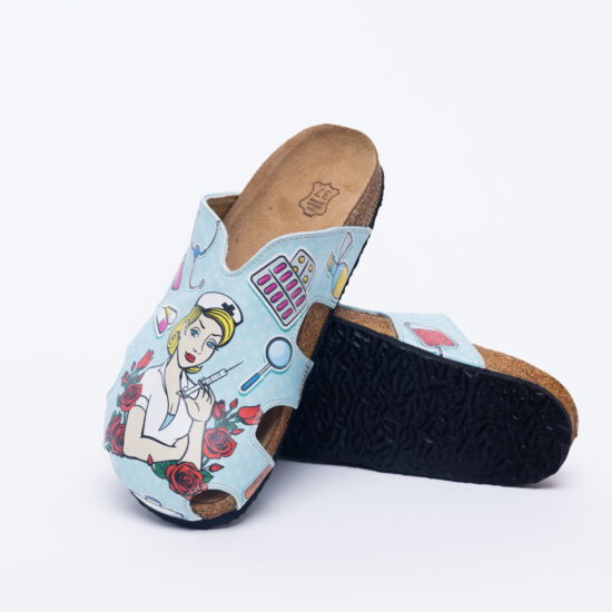 Zuecos planos azules de enfermera con hebilla | TUASOLEA