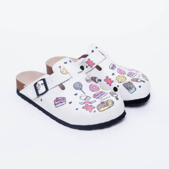 Zuecos planos blancos de cocina con hebilla | TUASOLEA