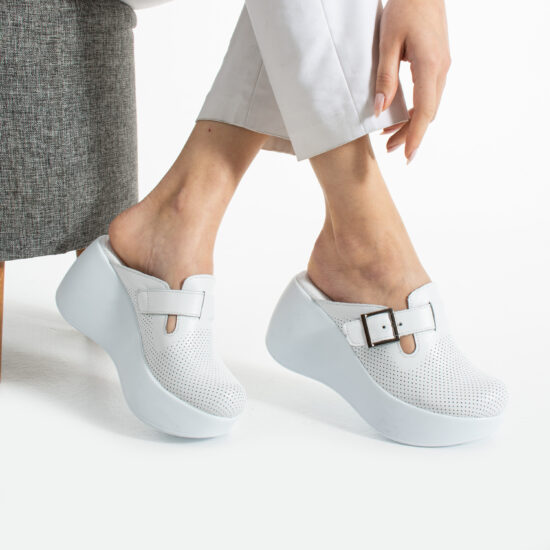 Zuecos sanitarios blancos de piel con plataforma alta | TUASOLEA