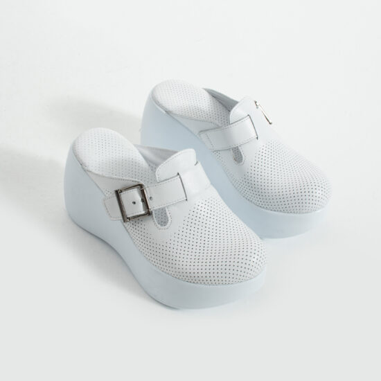 Zuecos sanitarios blancos de piel con plataforma alta | TUASOLEA