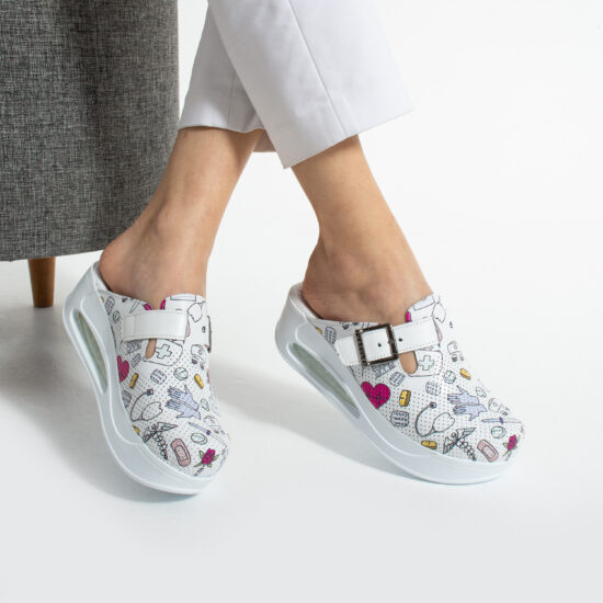 Zuecos sanitarios de piel blanca para mujer con plataforma | TUASOLEA