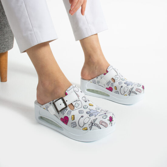 Zuecos sanitarios de piel blanca para mujer con plataforma | TUASOLEA