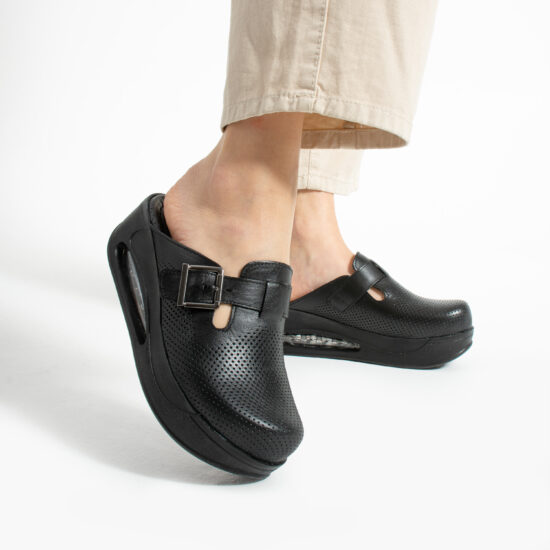 Alternative view of Zuecos sanitarios de piel negra para mujer con plataforma