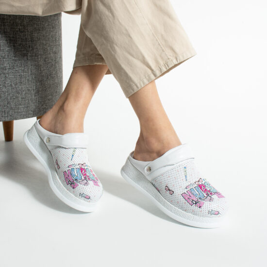 Zuecos sanitarios antideslizantes de piel con tira trasera | TUASOLEA