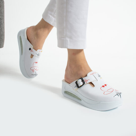 Zuecos sanitarios de mujer con plataforma para enfermeras | TUASOLEA