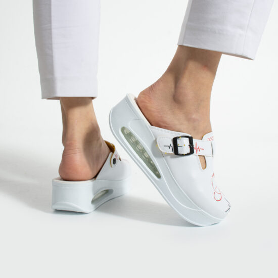 Zuecos sanitarios de mujer con plataforma para enfermeras | TUASOLEA