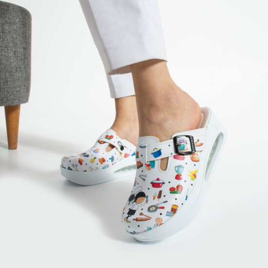 Alternative view of Zuecos con plataforma anatómica para cocina