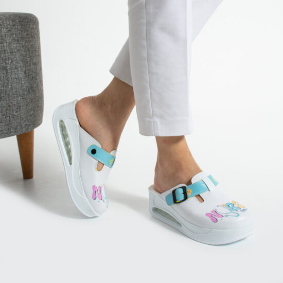 Zuecos sanitarios de mujer con plataforma para enfermeras | TUASOLEA