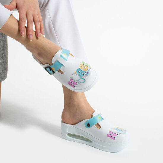 Zuecos sanitarios de mujer con plataforma para enfermeras | TUASOLEA