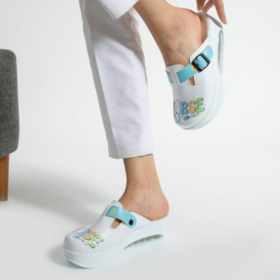 Zuecos sanitarios de mujer con plataforma para enfermeras | TUASOLEA