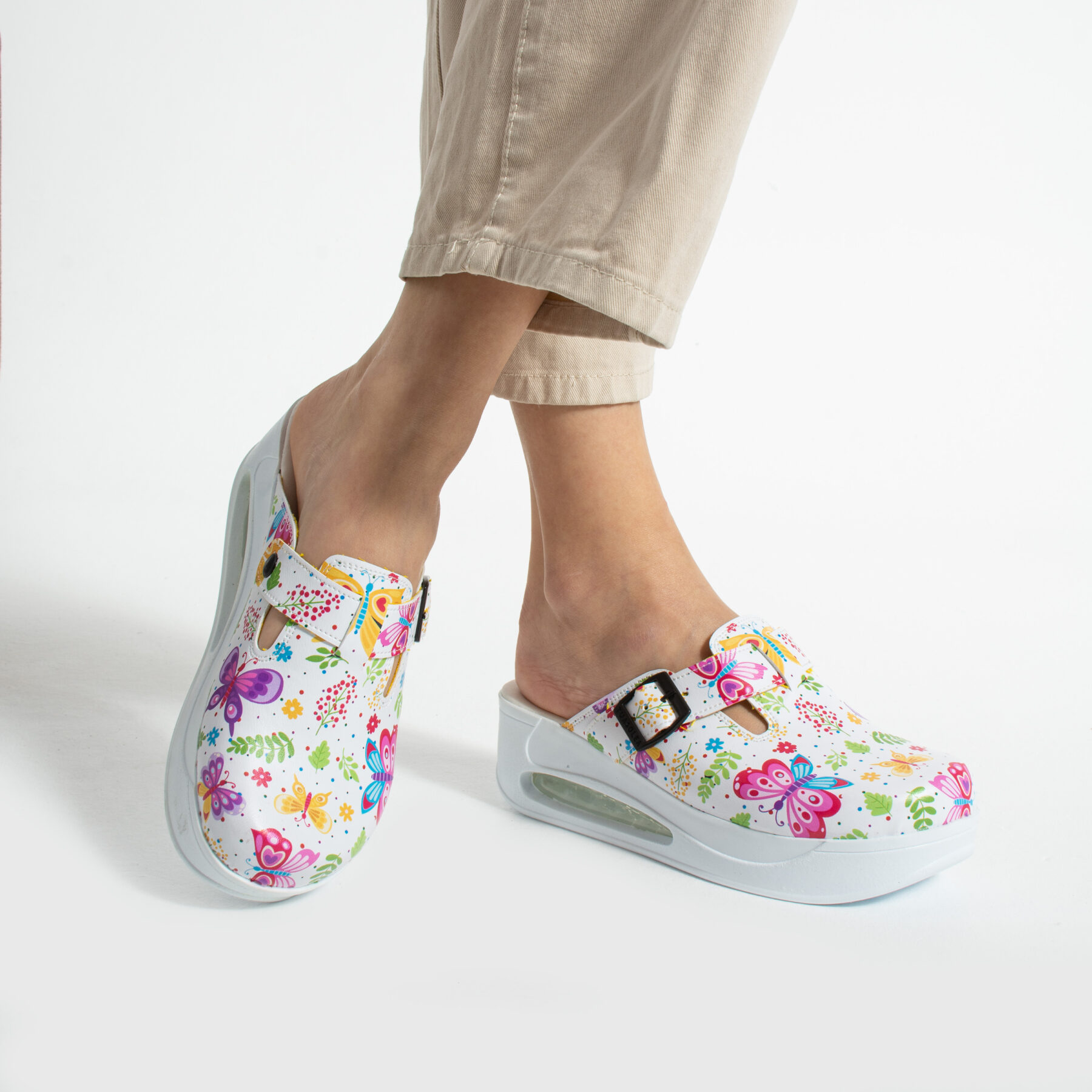 Zuecos anatómicos con plataforma y diseño colorido para mujer