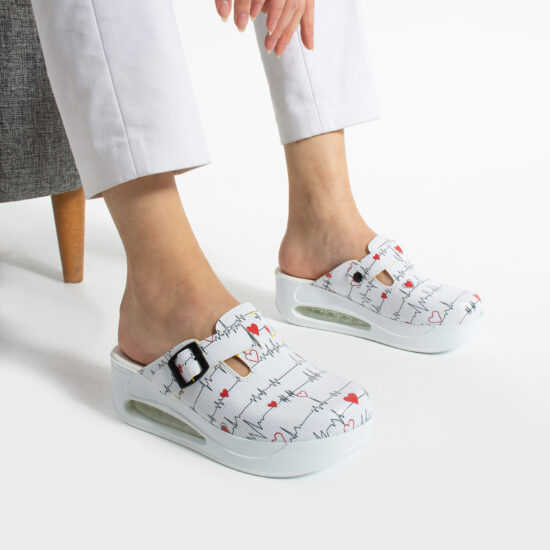 Zuecos sanitarios de mujer con plataforma para enfermeras | TUASOLEA